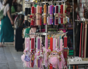 Εορταστικό ωράριο Πάσχα 2026: Πότε ξεκινάει - Ποια Κυριακή θα είναι ανοιχτά τα καταστήματα