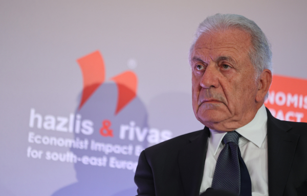 Μετά τον Δένδια και ο Αβραμόπουλος «αδειάζει» Μαξίμου για Ρούτσι!