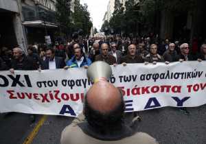 Ολοκληρώθηκαν οι πορείες - Ανοίγουν σταδιακά οι δρόμοι στο κέντρο της Αθήνας