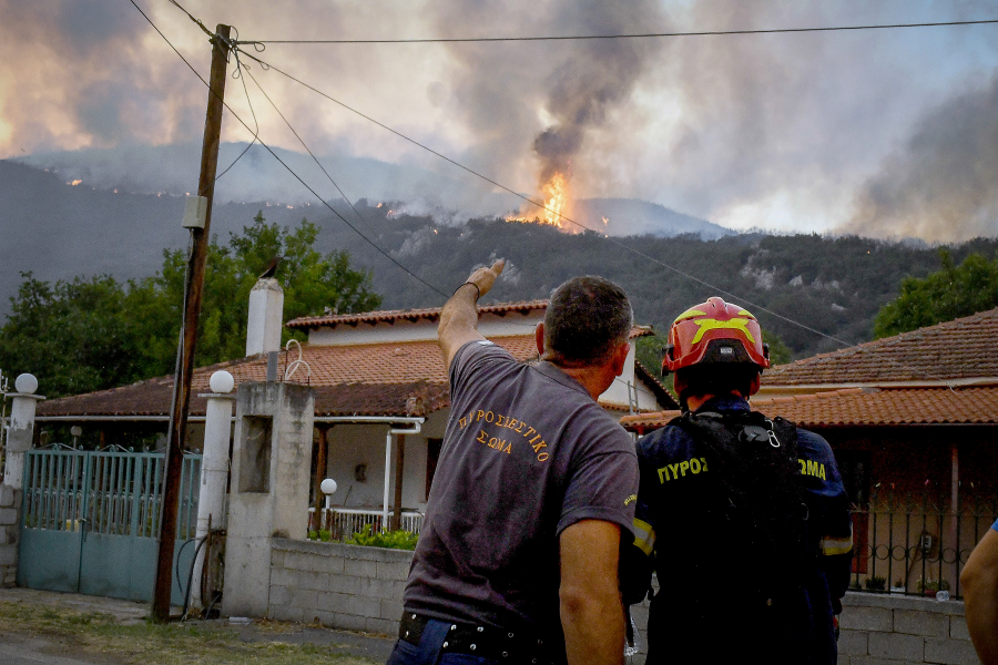 Μεγάλη αναζωπύρωση στον Φενεό Κορινθίας, στη μάχη επίγειες και εναέριες δυνάμεις