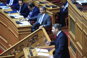 Βουλή: Μετωπική για Μεταναστευτικό και ΟΠΕΚΕΠΕ