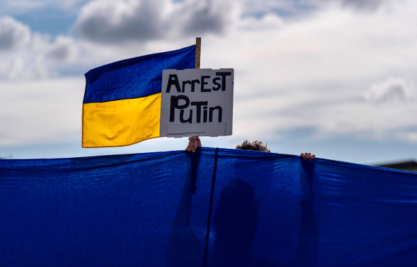 «Η Αλάσκα στο πλευρό της Ουκρανίας»: Διαδηλώσεις πριν τη συνάντηση Τραμπ - Πούτιν