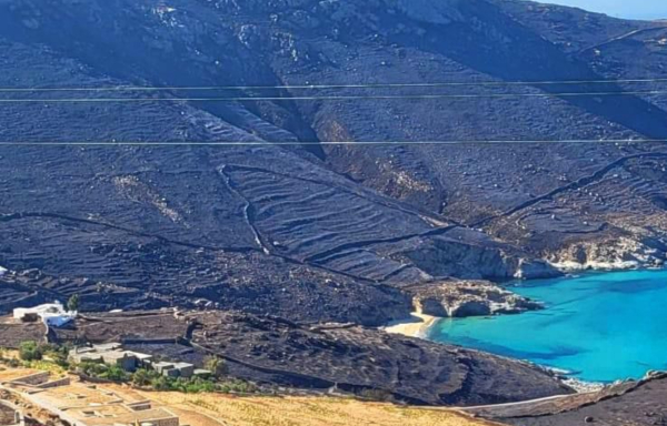 Φωτιά στη Σέριφο: Φωτογραφίες αποκαλύπτουν το καταστροφικό πέρασμα της πυρκαγιάς - «Είναι βιβλική καταστροφή»
