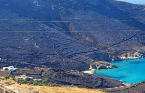 Φωτιά στη Σέριφο: Φωτογραφίες αποκαλύπτουν το καταστροφικό πέρασμα της πυρκαγιάς - «Είναι βιβλική καταστροφή»