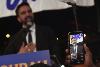 To «φαινόμενο Μαμντάνι» που εξοργίζει τον Τραμπ και τρομάζει τους Δημοκρατικούς