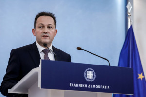 Κόντρα Κυβέρνησης - ΣΥΡΙΖΑ για τις δηλώσεις Τσαβούσογλου - Σκληρή απάντηση Πέτσα