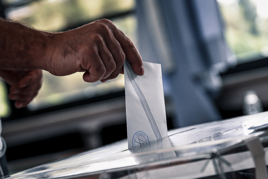 Δημοσκόπηση Alco: Προβάδισμα ΝΔ (25%), χάνει τη δεύτερη θέση η Πλεύση (9,5%) από το ΠΑΣΟΚ (10,7%)