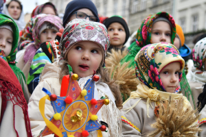 Χριστούγεννα στην Ουκρανία: Εικόνες από την παραδοσιακή παρέλαση στη Λβιβ