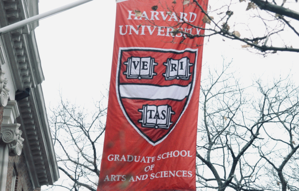 Ο Τραμπ τα βάζει ξανά με το Χάρβαρντ - Τι ζητά τώρα