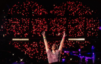 Coldplay: Ο Κρις Μάρτιν μίλησε ελληνικά και τρέλανε το ΟΑΚΑ