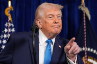 Ο Τραμπ απειλεί την προσωρινή πρόεδρο της Βενεζουέλας και τονίζει: «Πρέπει να το ξανακάνουμε (σε άλλες χώρες)»