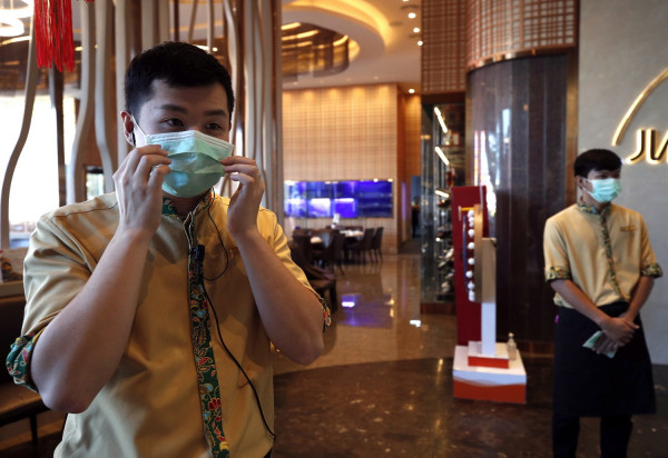 Κορονοϊός: Φρενίτιδα στην Ελλάδα για μάσκες - Τι λένε στο Dikaiologitika News φαρμακοποιοί