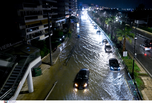 Επιμένει η κακοκαιρία Elena: Πλημμύρισε η Ποσειδώνος στην Αττική, προβλήματα στην Εύβοια