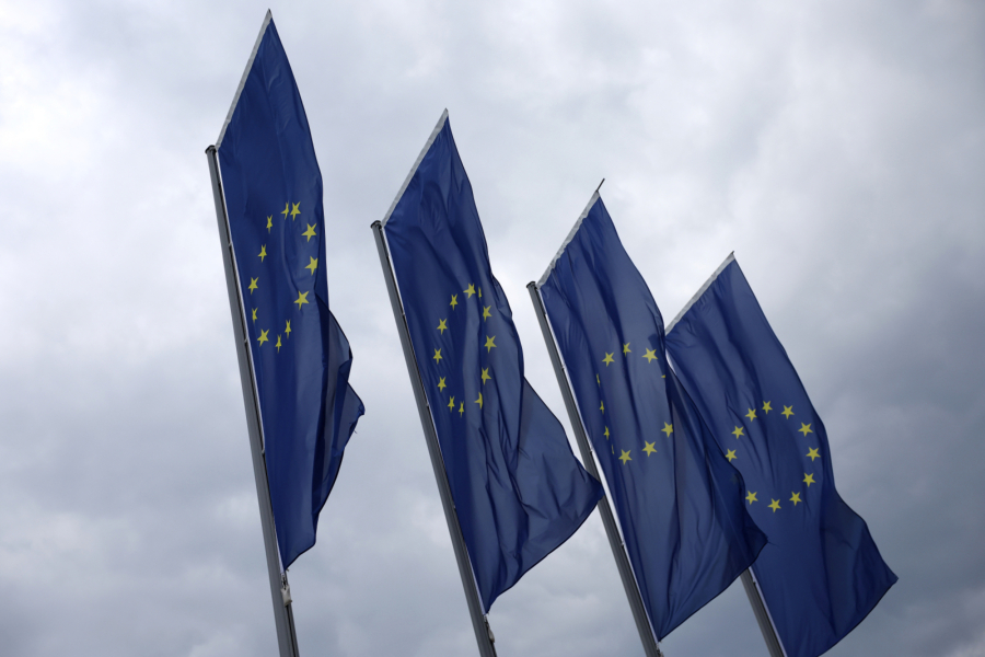 Τι σημαίνει η νέα μείωση των επιτοκίων της ΕΚΤ για δανειολήπτες και καταθέτες