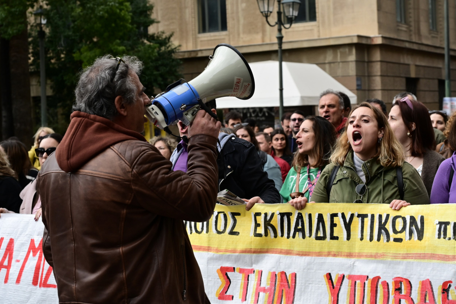 Την ημέρα της απεργίας στις 17 Απριλίου οι εξελίξεις με τα δώρα και τα αναδρομικά