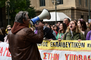 Την ημέρα της απεργίας στις 17 Απριλίου οι εξελίξεις με τα δώρα και τα αναδρομικά