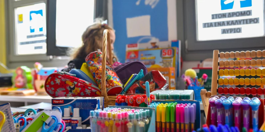 Δήμος Αθηναίων: Δωρεάν σχολικά είδη σε μαθητές ευάλωτων οικογενειών