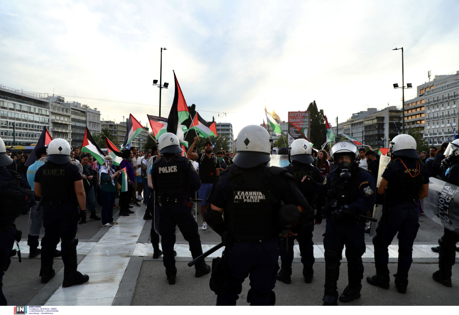 Ένταση με χημικά στο Σύνταγμα σε συγκέντρωση για την Παλαιστίνη