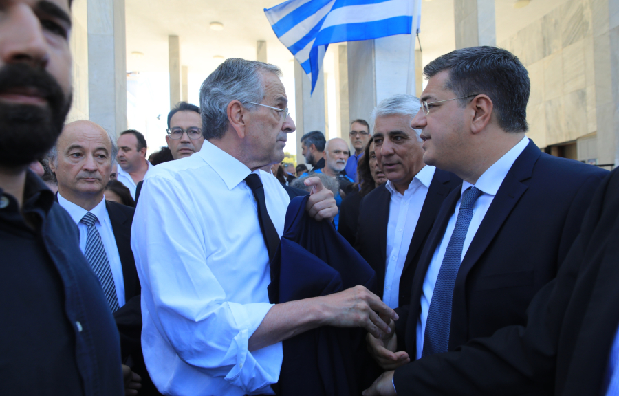 Λένα Σαμαρά: Σε κλίμα συγκίνησης το μνημόσυνο - Οικογένεια και φίλοι βρέθηκαν στο Α’ Νεκροταφείο,