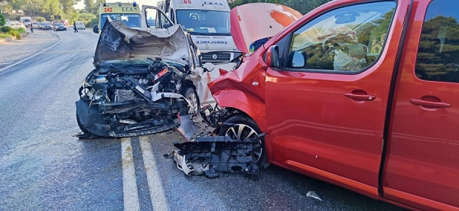 Τραγωδία στη Χαλκιδική: Νεκρός σε τροχαίο 27χρονος, ακόμη 7 τραυματίες (εικόνες)