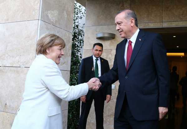 Η Μέρκελ κατά της διακοπής των επαφών με την Τουρκία