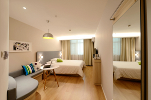 Το παρασκήνιο πώλησης των Brown Hotels στην Ελλάδα, ο Meni Weitzman και το WHG KING MINOS και τι θα συμβεί με την Tethys Εταιρεία Συμμετοχών