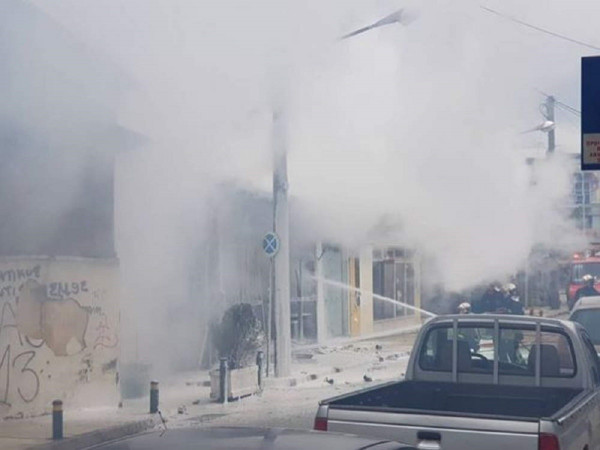 Εκρήξεις σε κατάστημα με φιάλες υγραερίου - Τραυματίστηκε σοβαρά εργαζόμενος (ΕΙΚΟΝΕΣ)