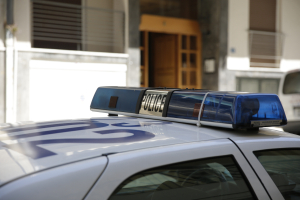 Έξωση σε δημοσιογράφο - Της έσπασαν την πόρτα με πριόνι