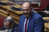 Αισχρή επίθεση Φωτήλα σε Πελετίδη: «Θα σου πω πώς θα τον ξεβρακώσεις» (Βίντεο)