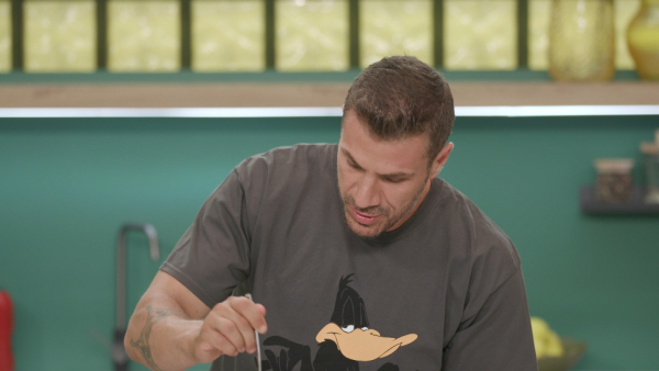 «Kitchen Lab»: Ο Άκης Πετρετζίκης «παντρεύει» παράδοση και απόλαυση σε κάθε πιάτο (1-2/11)