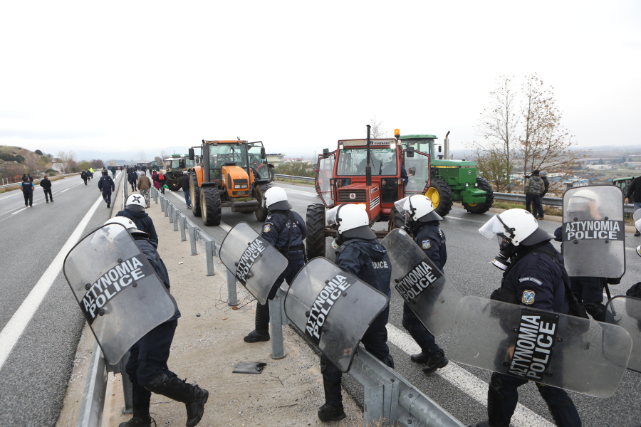 Πληρωμές ΟΠΕΚΕΠΕ και το ταμείο του ΕΛΓΑ φέρνουν επιπλέον αγρότες στα μπλόκα