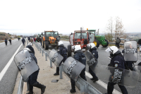 Πληρωμές ΟΠΕΚΕΠΕ και το ταμείο του ΕΛΓΑ φέρνουν επιπλέον αγρότες στα μπλόκα