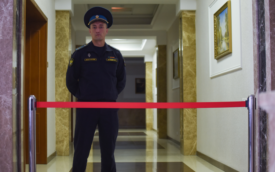 Ανησυχία για τον υβριδικό πόλεμο της Μόσχας: Ποιες υποθέσεις εξετάζουν οι μυστικές υπηρεσίες