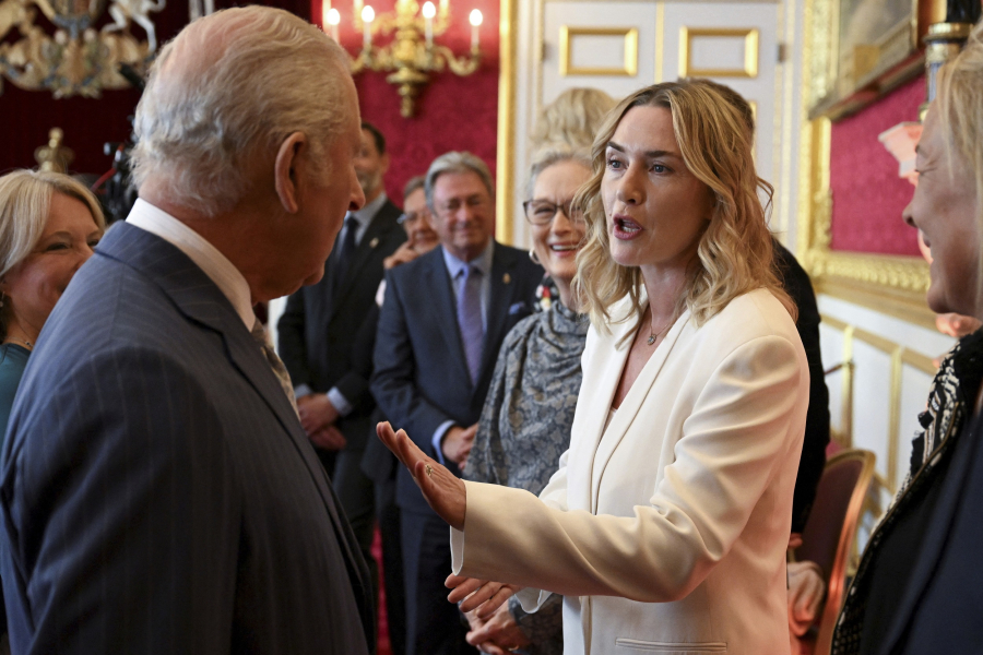 Ο πανικός της Κέιτ Γουίνσλετ όταν γνώρισε τον βασιλιά Κάρολο και η λέξη που είχε καρφωθεί στο μυαλό της (Βίντεο)