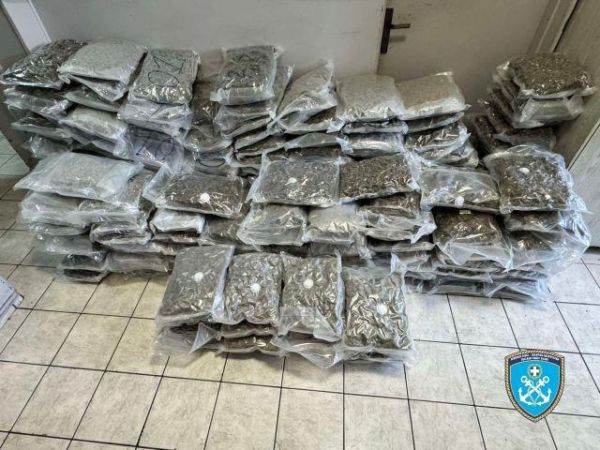 Λιμενικό Σώμα: Κατασχέθηκαν 219 κιλά ακατέργαστης κάνναβης - 3 συλλήψεις (Εικόνες και Βίντεο)