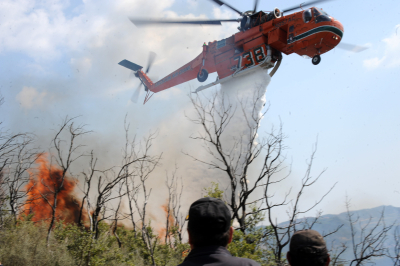 Ανεξέλεγκτη φωτιά στην Αλεξανδρούπολη απειλεί το χωριό Λουτρό, έχουν εκκενωθεί οκτώ οικισμοί - Στο νοσοκομείο πυροσβέστες