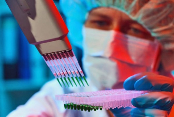 Πολάκης: Παραπλάνηση γονέων από τράπεζες βλαστοκυττάρων - Έρχονται νέα νομοθετικά μέτρα