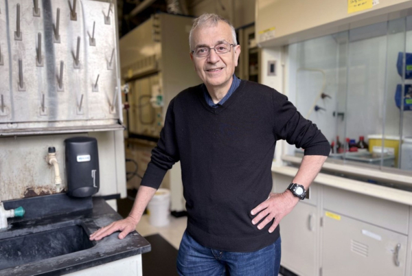 Έλληνας δημιούργησε την πρώτη κάμερα περοβσκίτη που μπορεί να δει μέσα στο ανθρώπινο σώμα