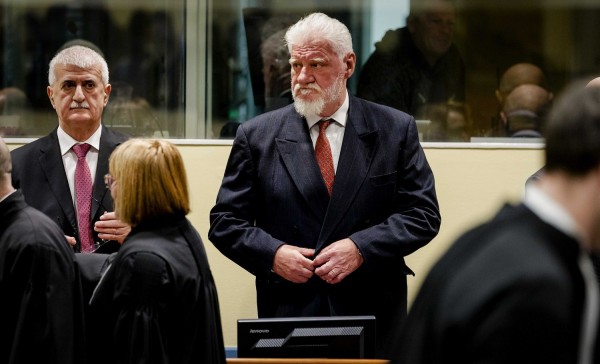 Κροατοβόσνιος εγκληματίας πολέμου πήρε δηλητήριο μέσα στο Διεθνές Δικαστήριο [Βίντεο]