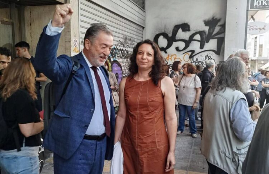 Χρύσα Χοτζόγλου: Δεκτή η αίτηση αναστολής της δυνητικής αργίας, τι απαντά το Υπ. Παιδείας για την απουσία εκπροσώπησης του Δημοσίου