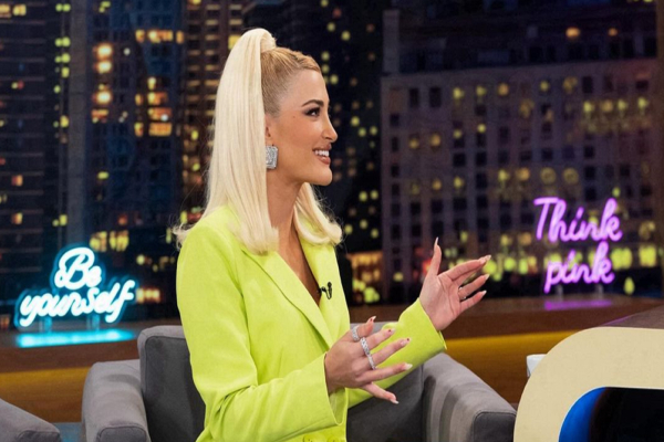 Έξαλλη η Τούνη με βίντεο από φωτογράφισή της στη Μύκονο - «Είστε ξεφτίλες»