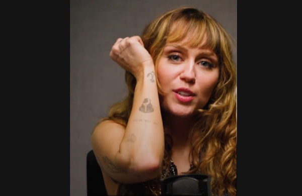 Η Μάιλι Σάιρους μετανιώνει για περίπου το 80% των τατουάζ της - Δείχνει δύο από αυτά (Βίντεο)