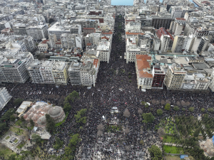 Ατελείωτο «ποτάμι» ο κόσμος σε όλες τις πόλεις της Ελλάδας - Ειρηνικά και με παλμό ζήτησαν «οξυγόνο»