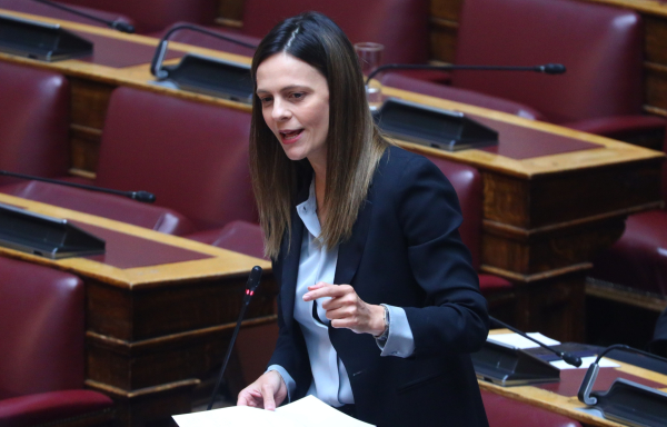 Έφη Αχτσιόγλου για Άγνωστο Στρατιώτη: Ο αγώνας του Πάνου Ρούτσι ταυτίζεται με τον σκοπό του μνημείου