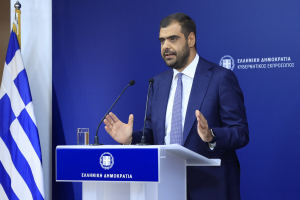 Μαρινάκης: Λάθος ο διαχωρισμός κοινοβουλευτικών και εξωκοινοβουλευτικών υπουργών