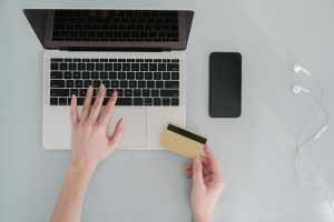 Έρχονται αλλαγές στις online τραπεζικές συναλλαγές - Με βίντεο και selfie η νέα διαδικασία