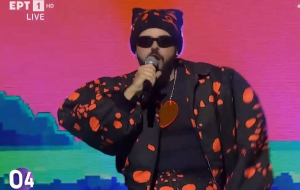 Eurovision 2026: «Πήρε φωτιά» ο Akylas στην σκηνή του Α΄ Ημιτελικού (Βίντεο)