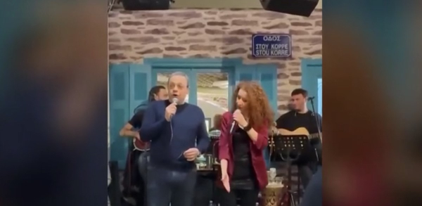 Ο Σωκράτης Φάμελλος το έριξε στο τραγούδι στην κοπή πίτας του ΣΥΡΙΖΑ (βίντεο)
