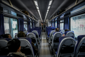 «Δεν φταίμε εμείς»: Η γραμμή… άμυνας της Hellenic Train για την ανύπαρκτη πυραντοχή των καθισμάτων