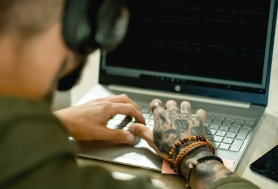 Το 78,6% των ανδρών κάνουν cybersex... τουλάχιστον κάθε μήνα -Γιατί το επιλέγουν